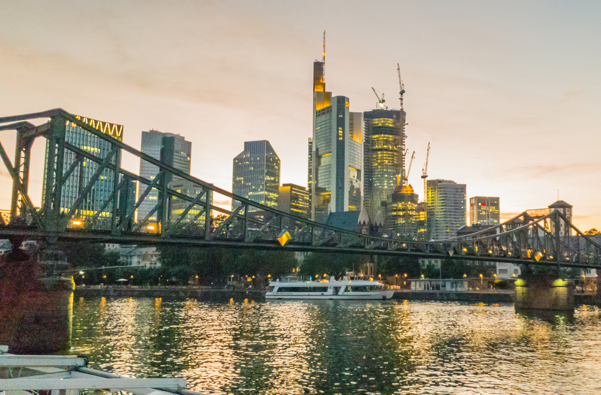 FranDiscovers Europa Deutschland Hessen Frankfurt am Main Skyline